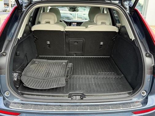2025 Volvo XC60 Plug-In Hybrid T8 Plus