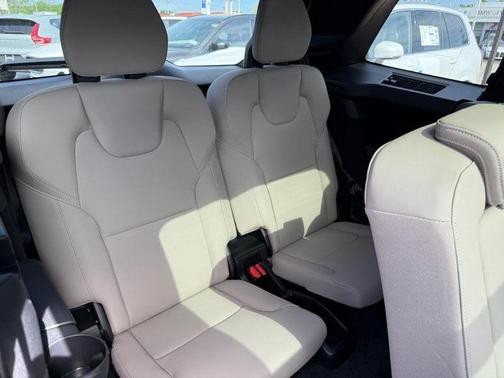 2025 Volvo XC90 B5 Core