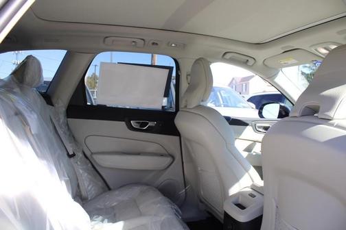 2025 Volvo XC60 Plug-In Hybrid T8 AWD Plus