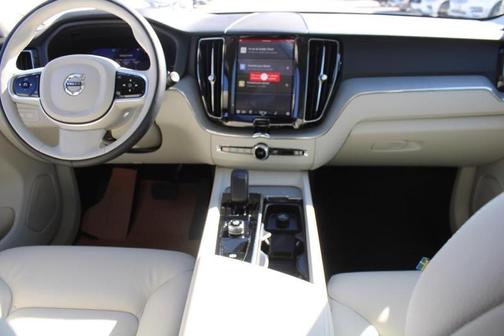 2025 Volvo XC60 Plug-In Hybrid T8 AWD Plus