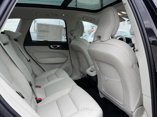 2025 Volvo XC60 B5 AWD Core