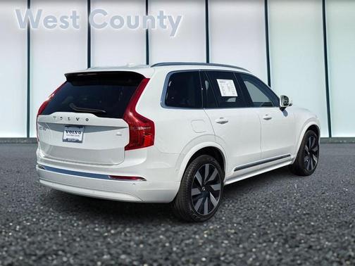 2023 Volvo XC90 Recharge Plug-In Hybrid T8 Ultimate Bright Theme 7-Seater