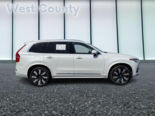 2023 Volvo XC90 Recharge Plug-In Hybrid T8 Ultimate Bright Theme 7-Seater