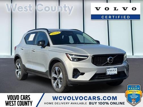 2023 Volvo XC40 B5 Plus Dark Theme