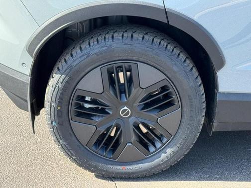 2026 Volvo EX30 Twin Motor AWD Cross Country Ultra