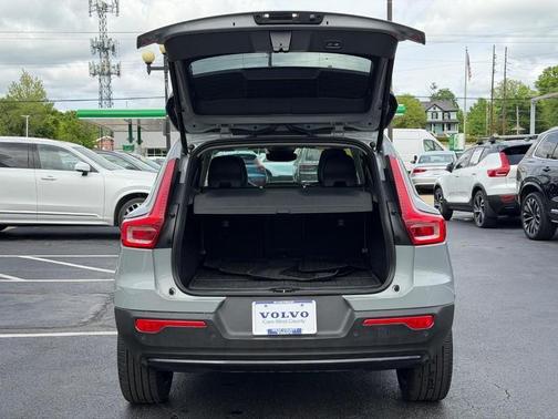 Metallic 2025 Volvo XC40 B5 Plus Dark Theme