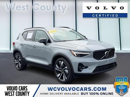Metallic 2025 Volvo XC40 B5 Plus Dark Theme
