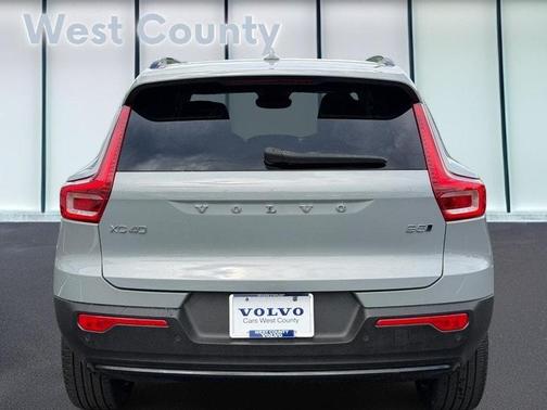 Metallic 2025 Volvo XC40 B5 Plus Dark Theme