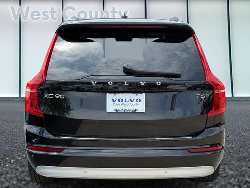 2022 Volvo XC90 T6 Momentum 7 Passenger