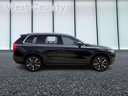 2022 Volvo XC90 T6 Momentum 7 Passenger