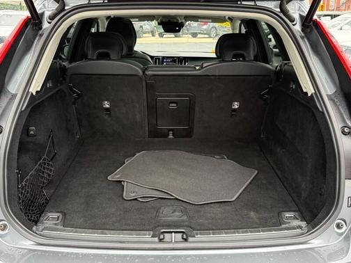 2021 Volvo XC60 T5 Momentum