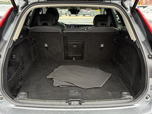 2021 Volvo XC60 T5 Momentum