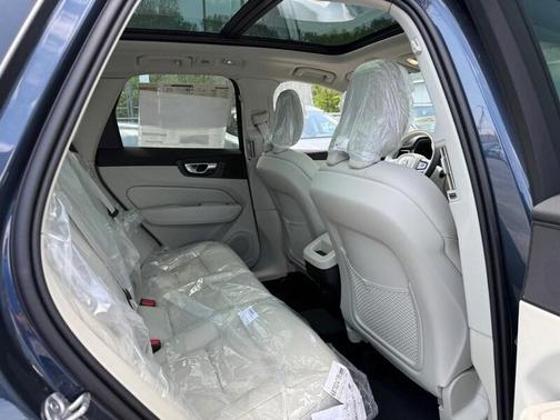 2025 Volvo XC60 B5 AWD Core