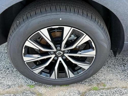 2025 Volvo XC60 B5 AWD Core