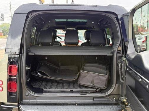 2024 Land Rover Defender P400 X-Dynamic SE