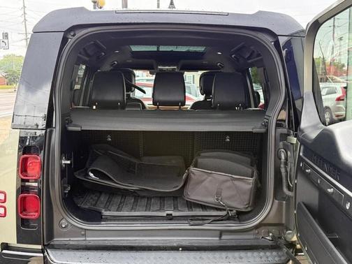 2024 Land Rover Defender P400 X-Dynamic SE