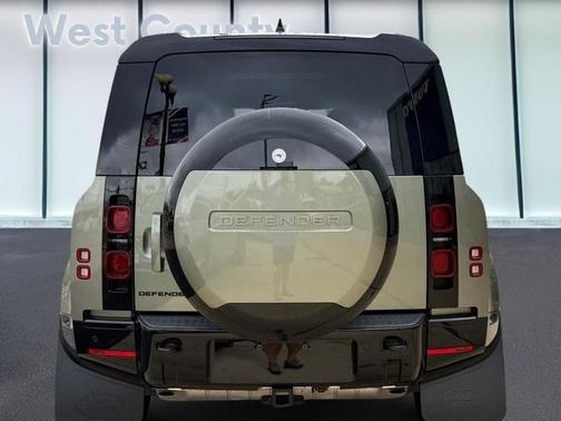 2024 Land Rover Defender P400 X-Dynamic SE