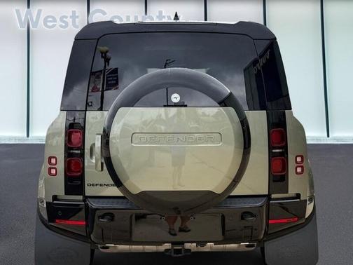 2024 Land Rover Defender P400 X-Dynamic SE