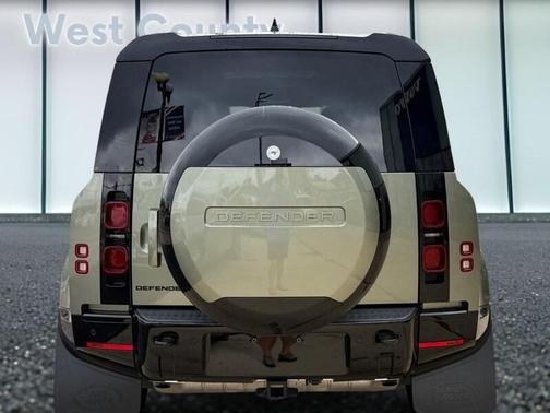 2024 Land Rover Defender P400 X-Dynamic SE