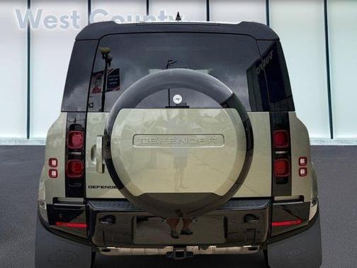 2024 Land Rover Defender P400 X-Dynamic SE