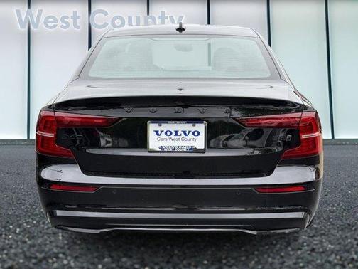 2024 Volvo S60 B5 Plus Black Edition