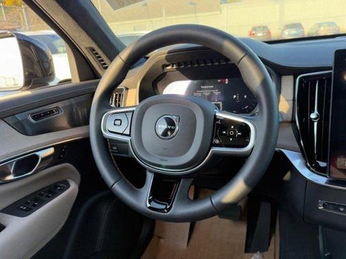 2026 Volvo XC90 B6 AWD Ultra Dark Theme 7-Seater