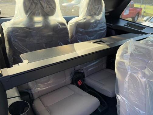 2026 Volvo XC90 B6 AWD Ultra Dark Theme 7-Seater