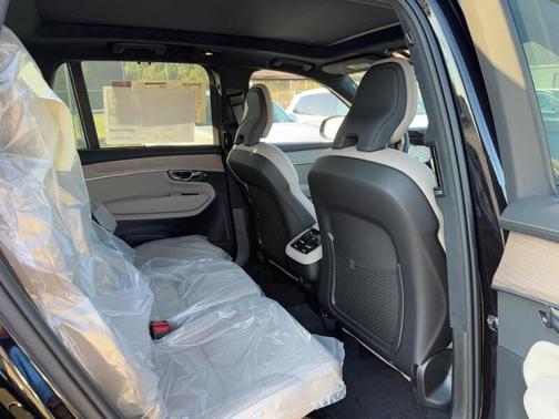 2026 Volvo XC90 B6 AWD Ultra Dark Theme 7-Seater