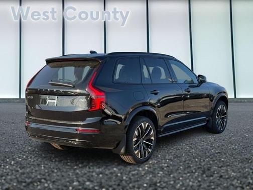 2026 Volvo XC90 B6 AWD Ultra Dark Theme 7-Seater