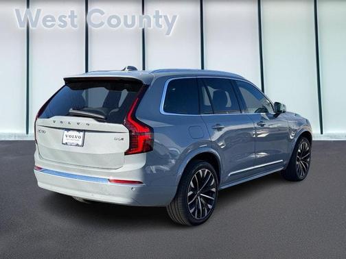 2025 Volvo XC90 B6 Plus 7-Seater