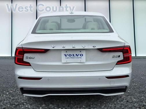 2024 Volvo S60 B5 Plus Dark Theme