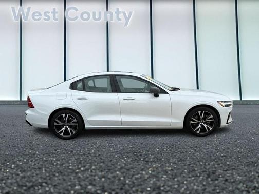 2024 Volvo S60 B5 Plus Dark Theme