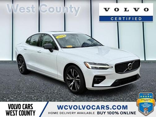 2024 Volvo S60 B5 Plus Dark Theme
