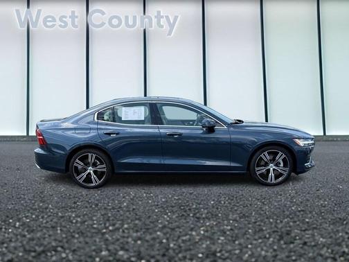 2022 Volvo S60 B5 Inscription