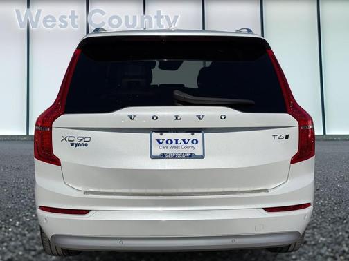 2022 Volvo XC90 T6 Momentum 7 Passenger