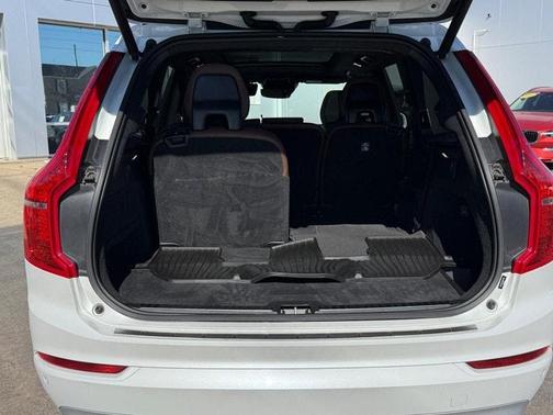 2022 Volvo XC90 T6 Momentum 7 Passenger