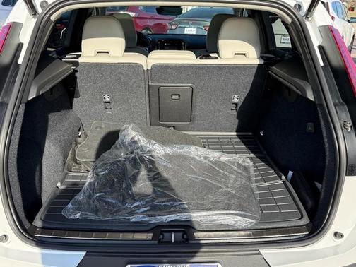 2023 Volvo XC40 B5 Ultimate Bright Theme