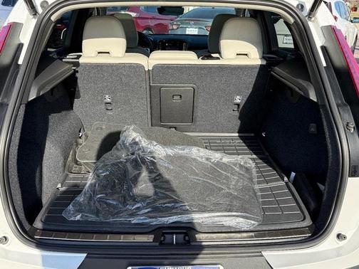 2023 Volvo XC40 B5 Ultimate Bright Theme