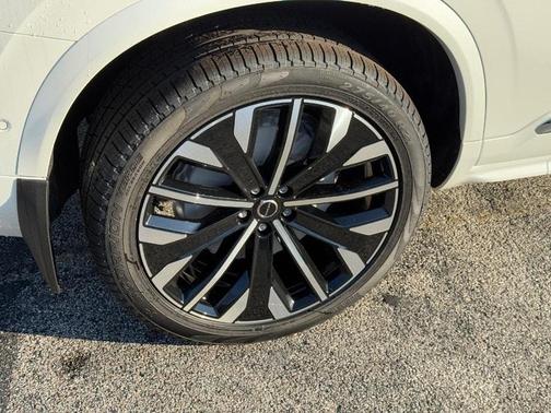 2026 Volvo XC90 B6 Plus 6-Seater