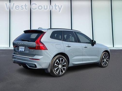 2023 Volvo XC60 B5 Plus Dark Theme