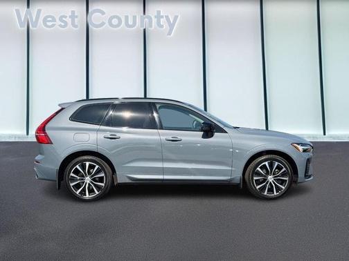 2023 Volvo XC60 B5 Plus Dark Theme