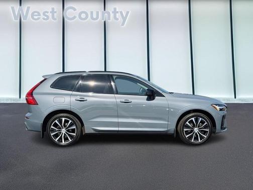 2023 Volvo XC60 B5 Plus Dark Theme