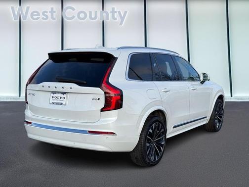2025 Volvo XC90 B6 Plus 7-Seater
