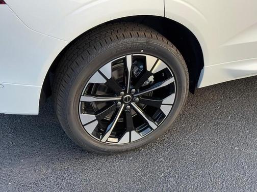 2026 Volvo XC60 Plug-In Hybrid T8 Plus