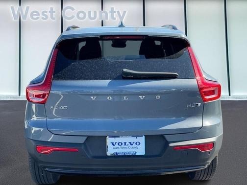 2023 Volvo XC40 B5 Plus Dark Theme