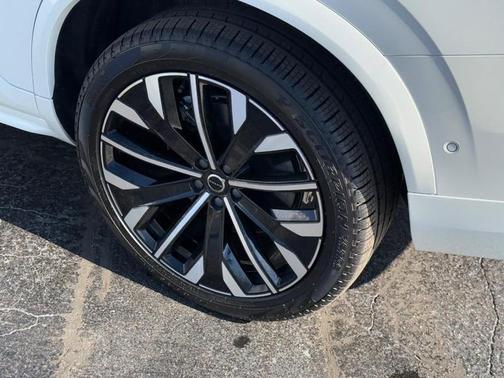 2025 Volvo XC90 B6 Plus 7-Seater