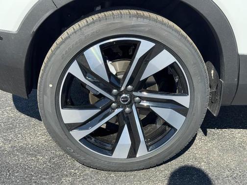 2026 Volvo XC40 B5 Ultra