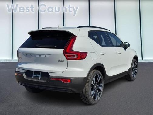 2026 Volvo XC40 B5 Ultra