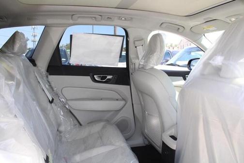 2025 Volvo XC60 Plug-In Hybrid T8 AWD Plus