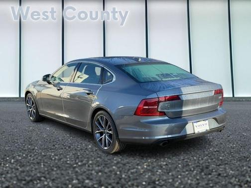 2018 Volvo S90 T5 Momentum